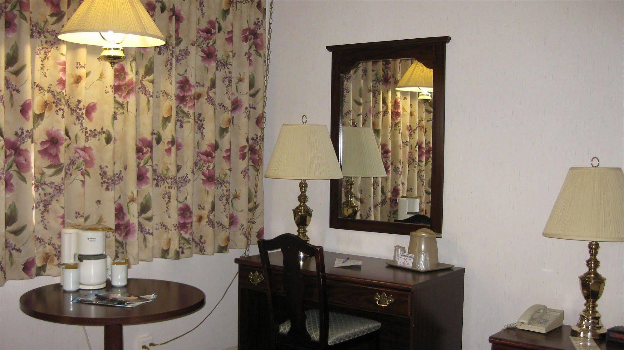 Esquire Motel Галіфакс Екстер'єр фото